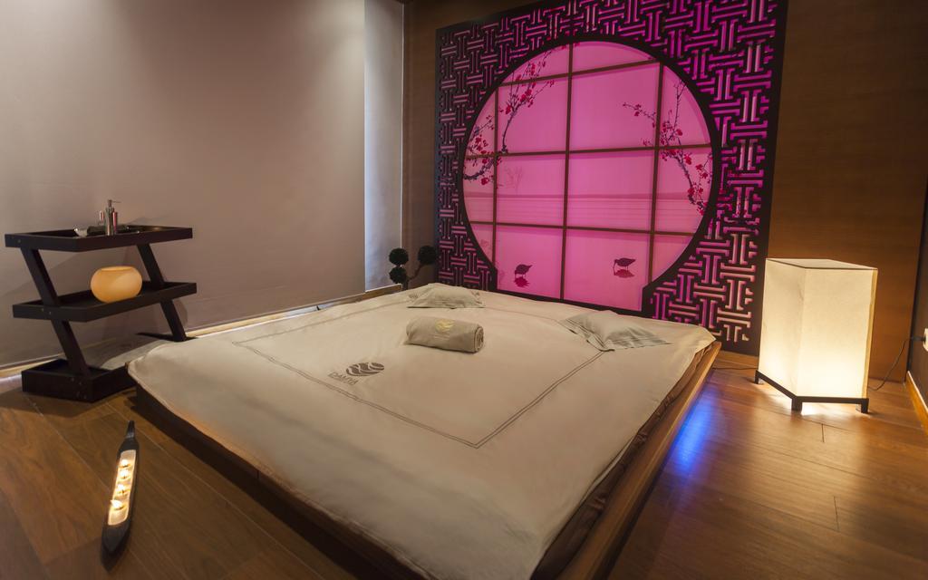 Hotel La Cigale Tabarka Zewnętrze zdjęcie A massage room at a spa in Bangkok, Thailand