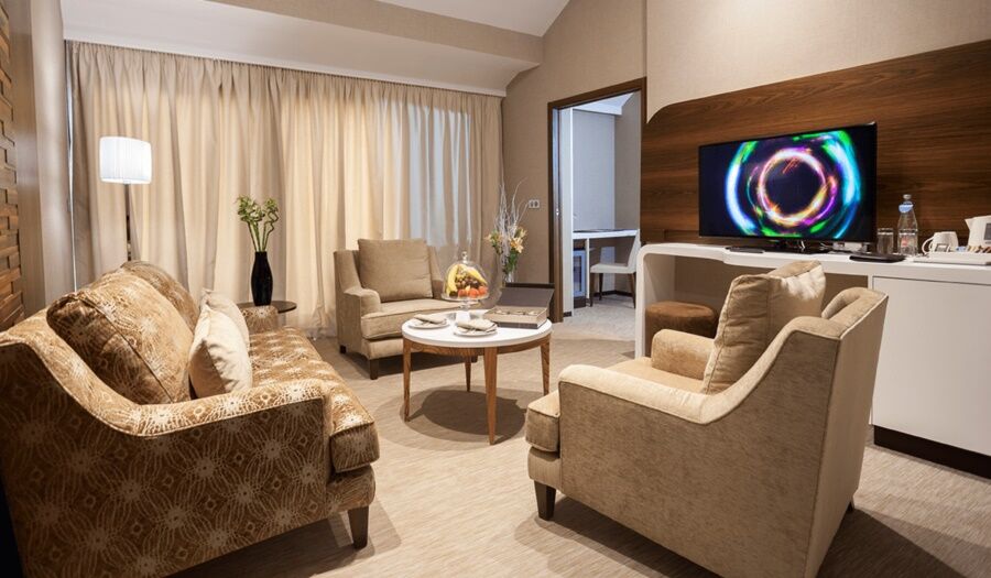 Hotel La Cigale Tabarka Zewnętrze zdjęcie A living room in a hotel suite